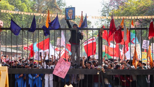 JNU Violence 2026: जेएनयू में पुलिस-छात्रों के बीच हिंसक झड़प, 14 गिरफ्तार, कई घायल | Protest Clash Sparks National Debate 2 jnu